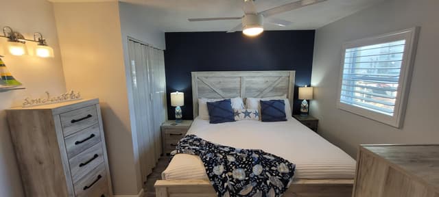 Master Bedroom, King Bed
