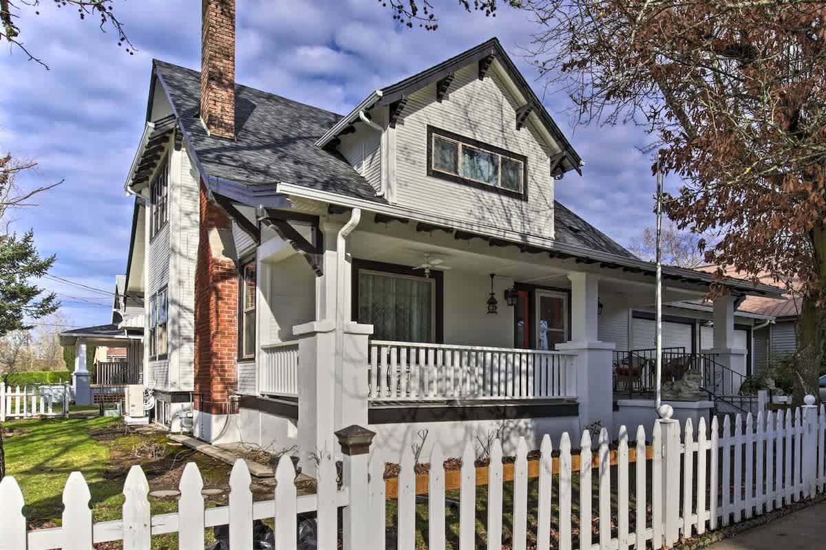 5th St Bungalow - Historic Charm Near 3rd St — photo 3