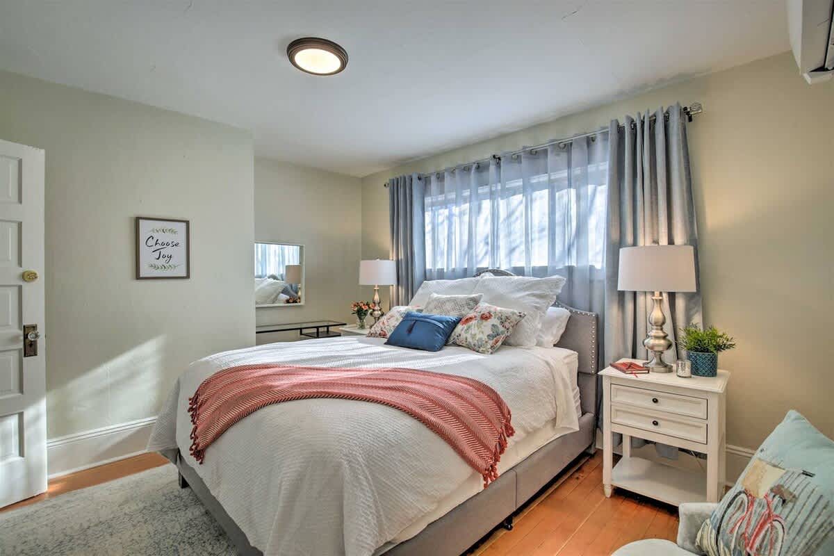 5th St Bungalow - Historic Charm Near 3rd St — photo 25