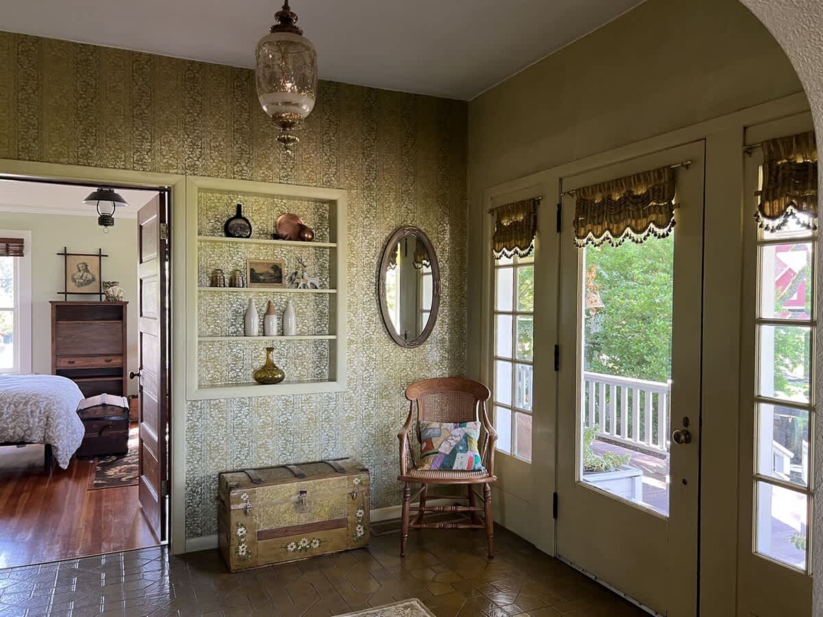 Barn Owl Hill - Historic Farmhouse Vineyard Views — photo 7