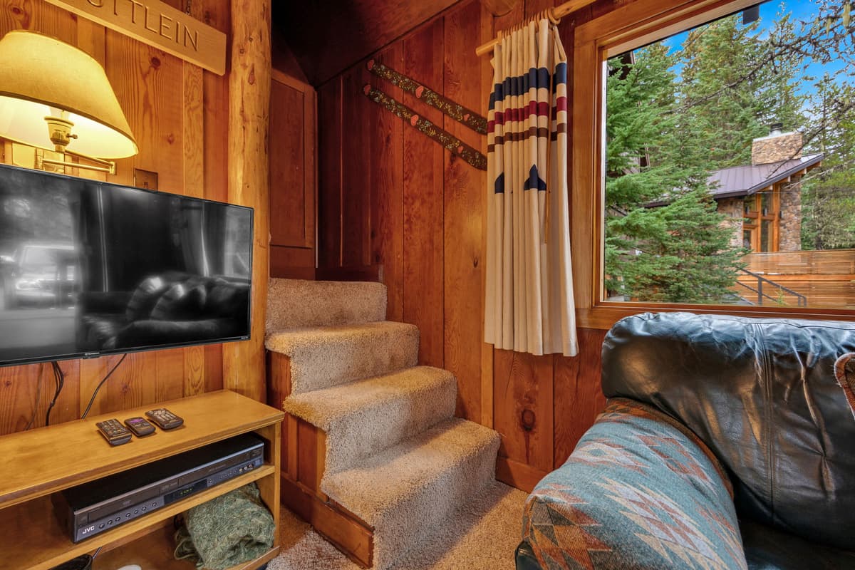 Berghuttlein Getaway - Cozy family alpine retreat with creek access — photo 28
