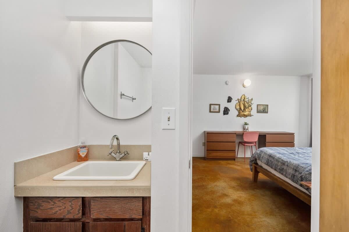 Blue Heron: Modern Retreat, Hot Tub, Chef Kitchen — photo 38