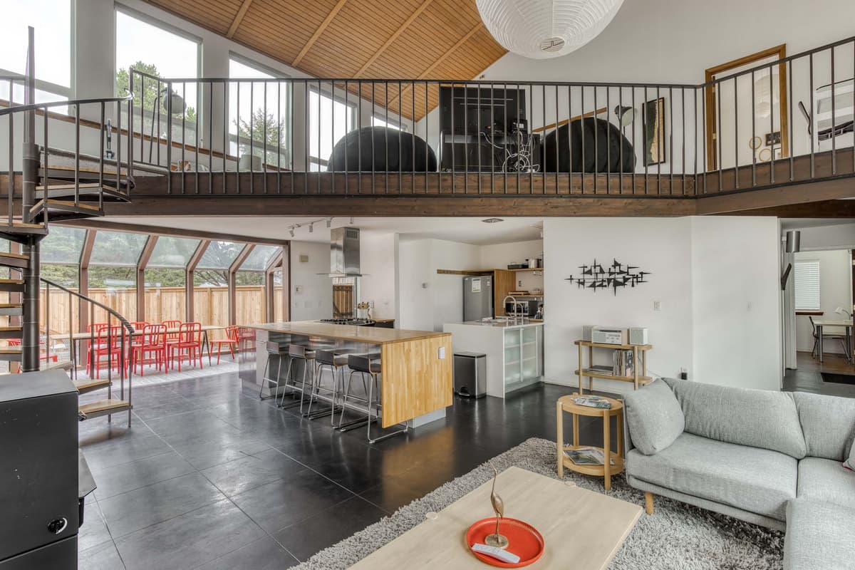 Blue Heron: Modern Retreat, Hot Tub, Chef Kitchen — photo 16