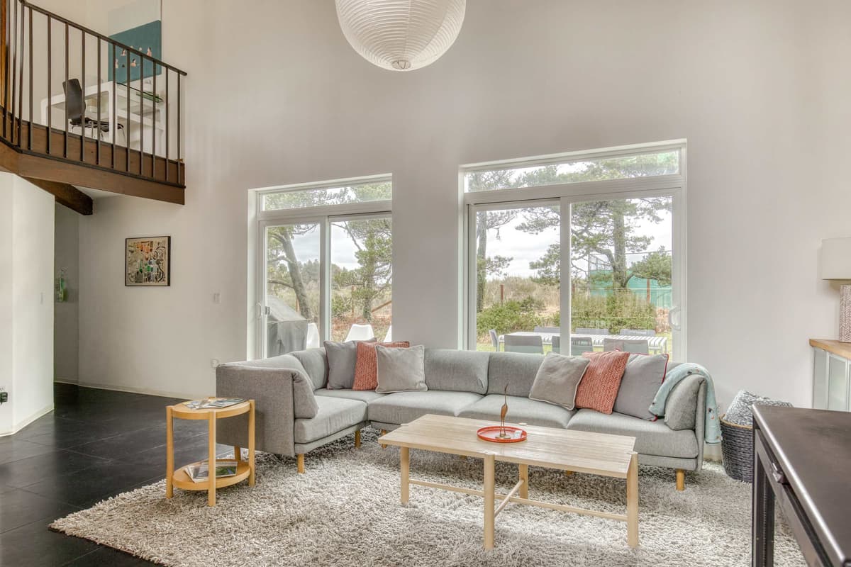 Blue Heron: Modern Retreat, Hot Tub, Chef Kitchen — photo 19