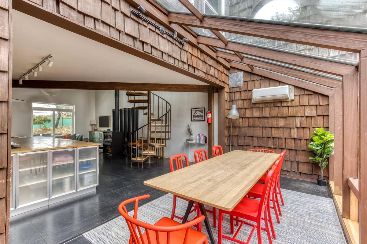 Blue Heron: Modern Retreat, Hot Tub, Chef Kitchen — photo 12