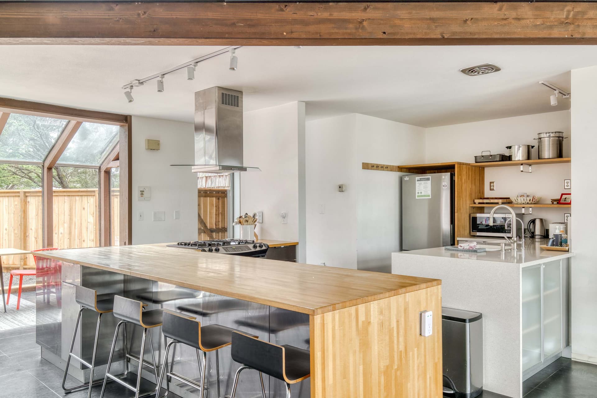 Blue Heron: Modern Retreat, Hot Tub, Chef Kitchen — photo 1