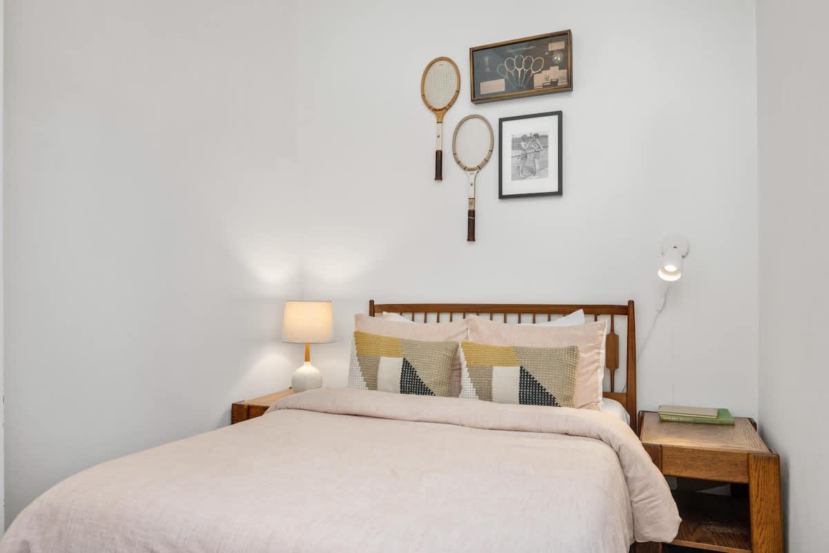 Blue Heron: Modern Retreat, Hot Tub, Chef Kitchen — photo 43