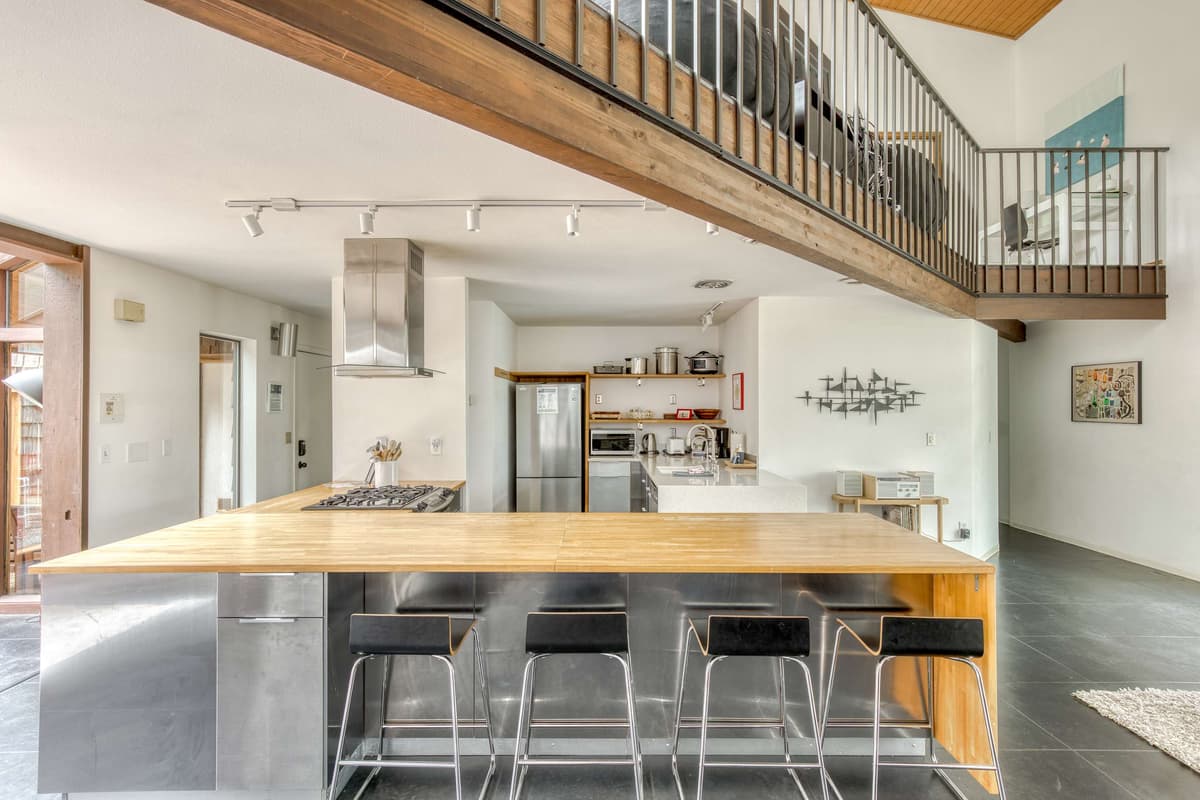 Blue Heron: Modern Retreat, Hot Tub, Chef Kitchen — photo 14