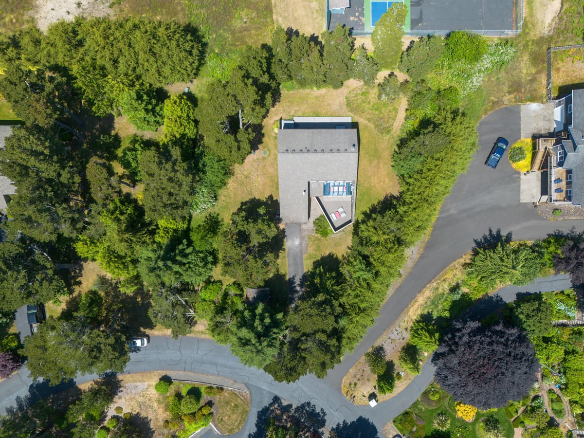 Blue Heron: Modern Retreat, Hot Tub, Chef Kitchen — photo 49