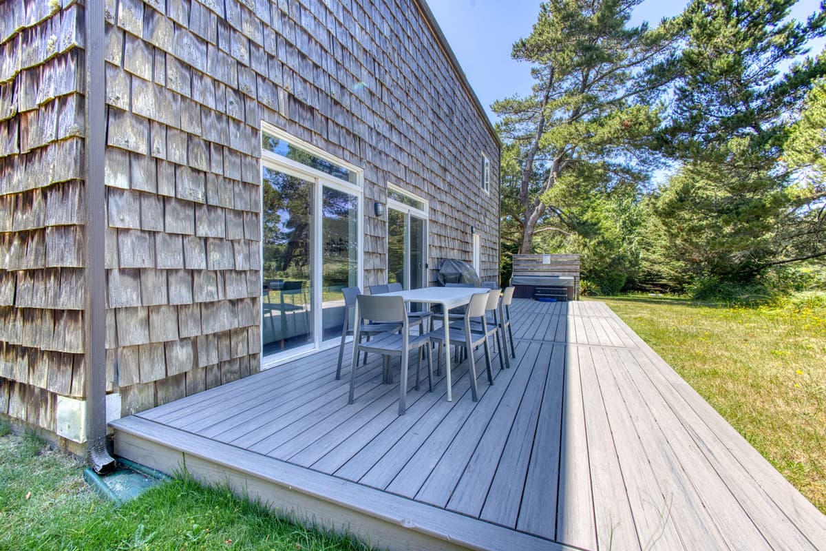 Blue Heron: Modern Retreat, Hot Tub, Chef Kitchen — photo 60