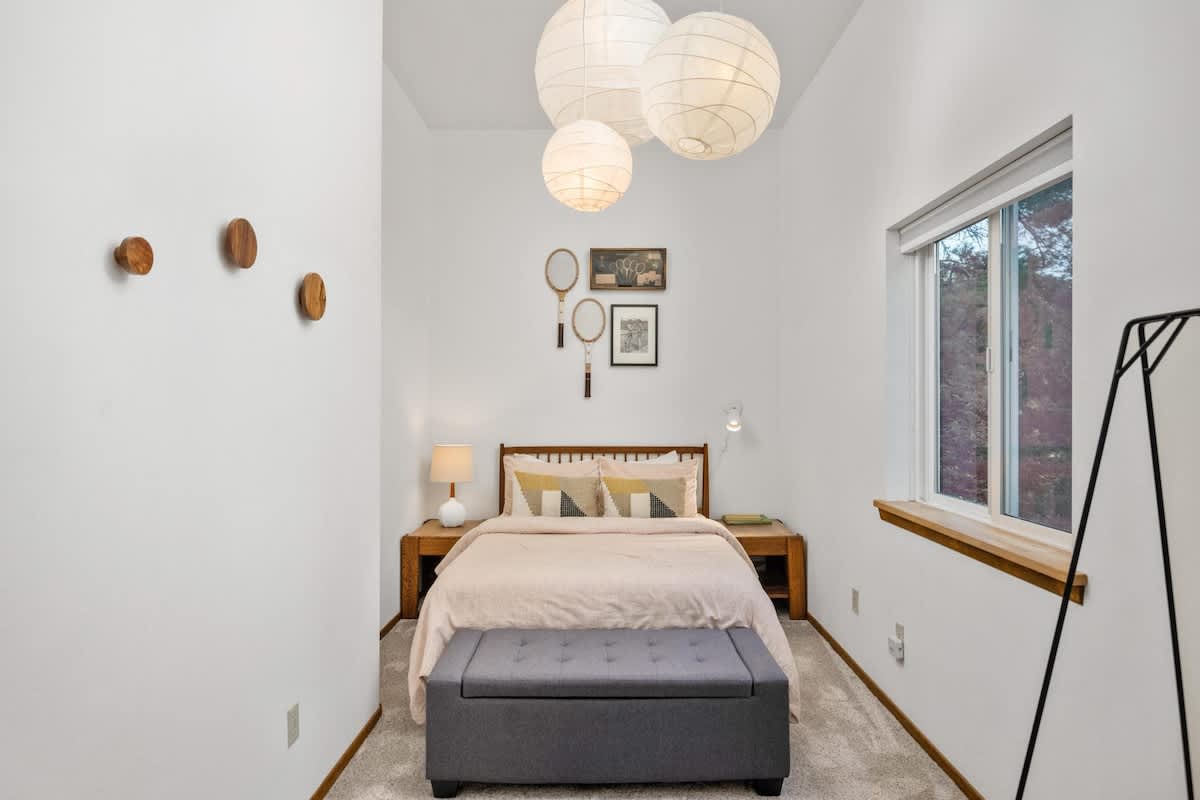 Blue Heron: Modern Retreat, Hot Tub, Chef Kitchen — photo 44