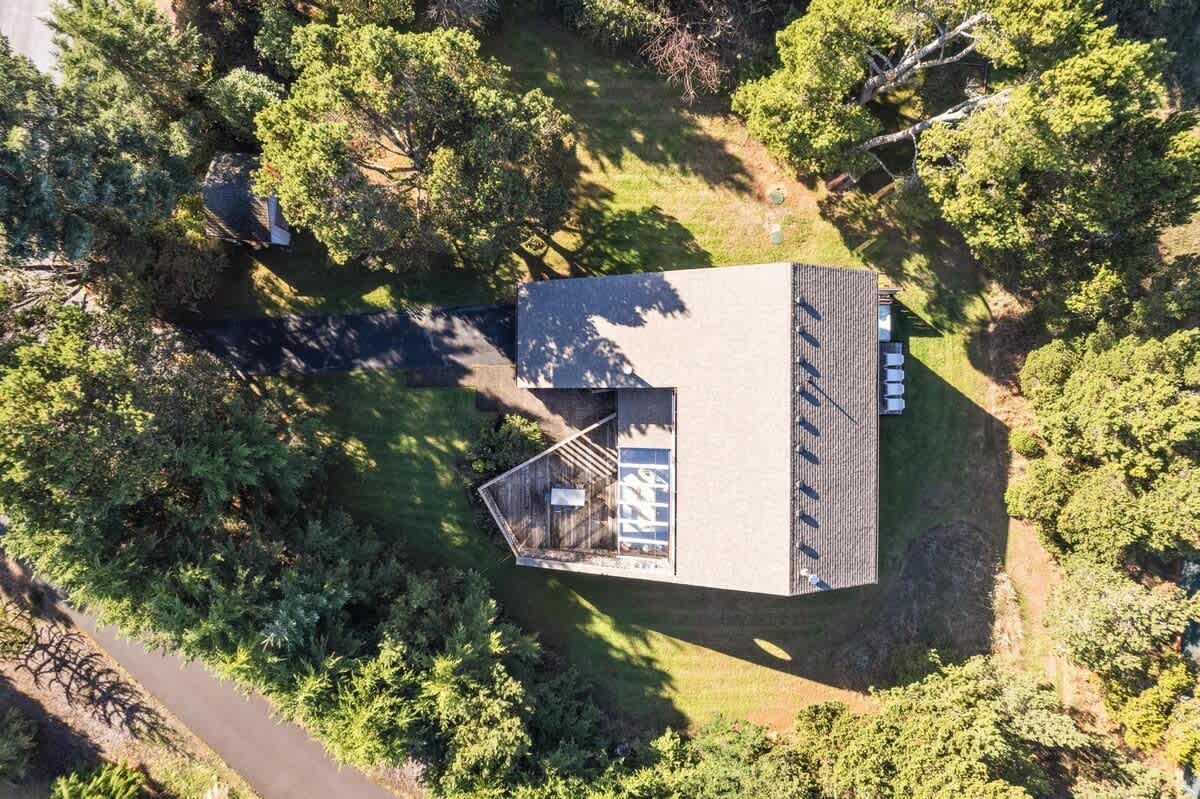 Blue Heron: Modern Retreat, Hot Tub, Chef Kitchen — photo 50