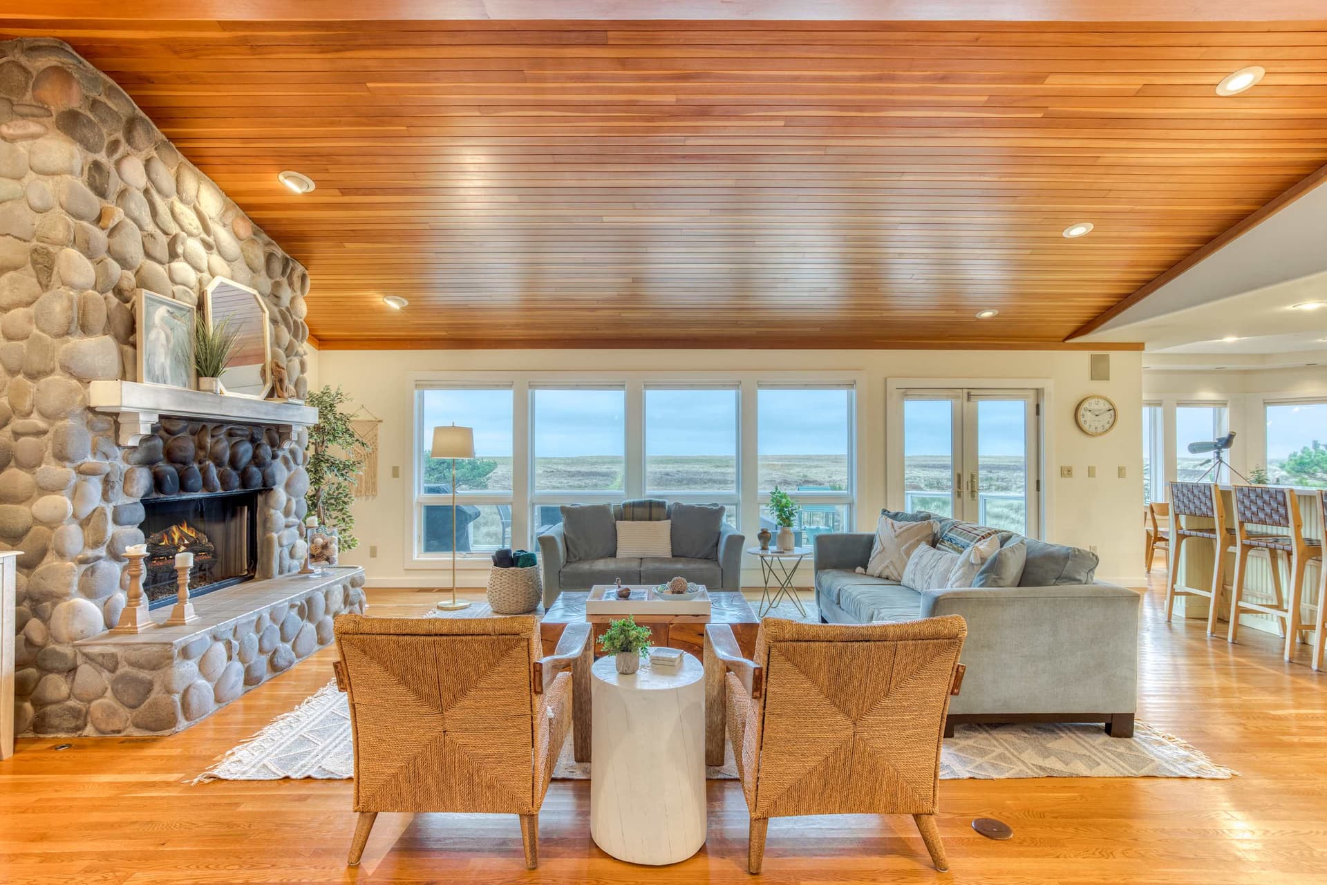 Elk Ridge - Lux Oceanfront Family Retreat Hot Tub — photo 1
