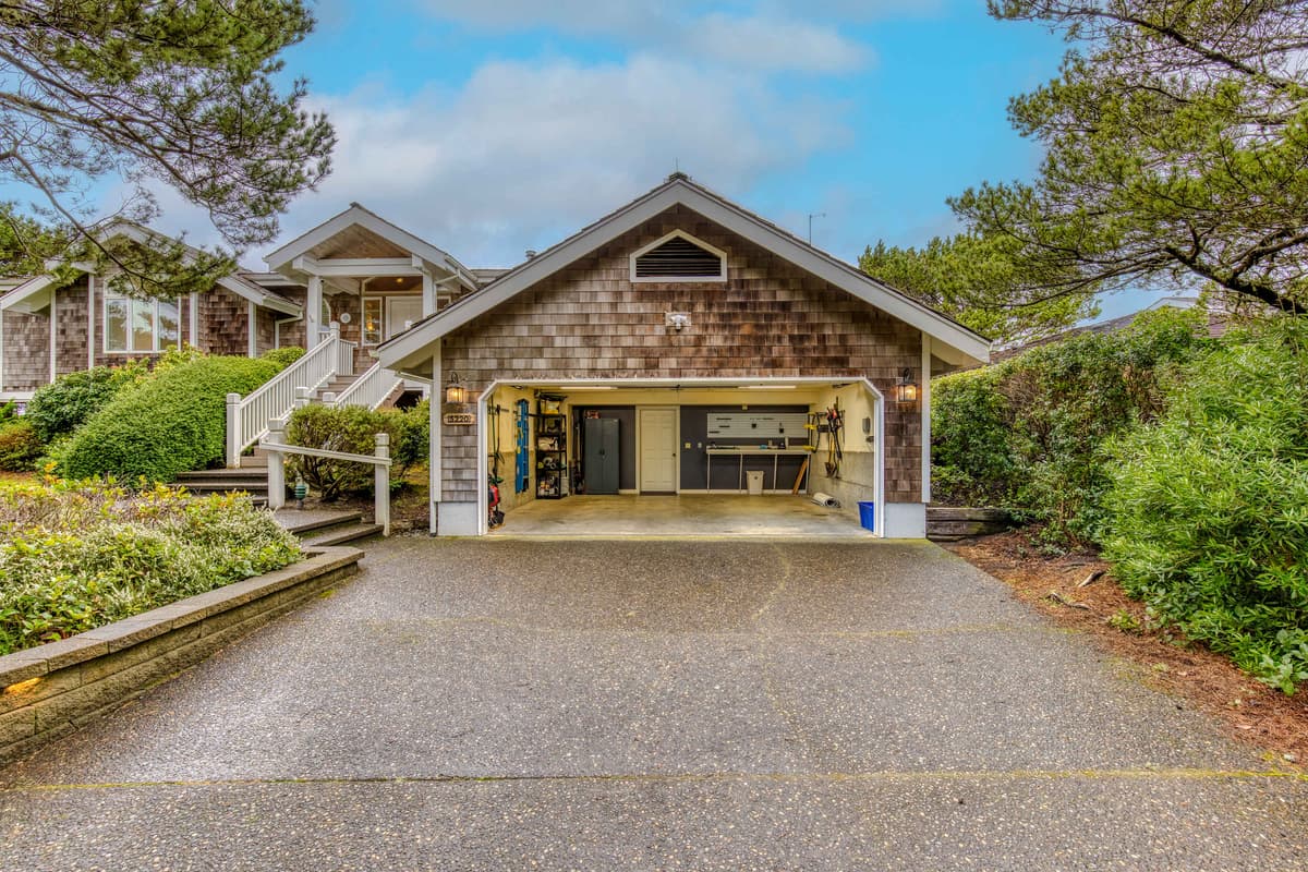 Elk Ridge - Lux Oceanfront Family Retreat Hot Tub — photo 61
