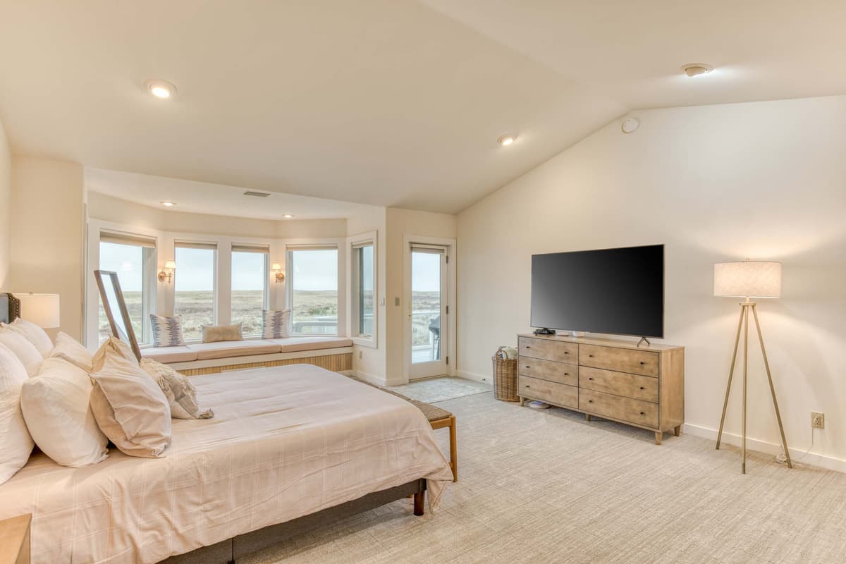 Elk Ridge - Lux Oceanfront Family Retreat Hot Tub — photo 22