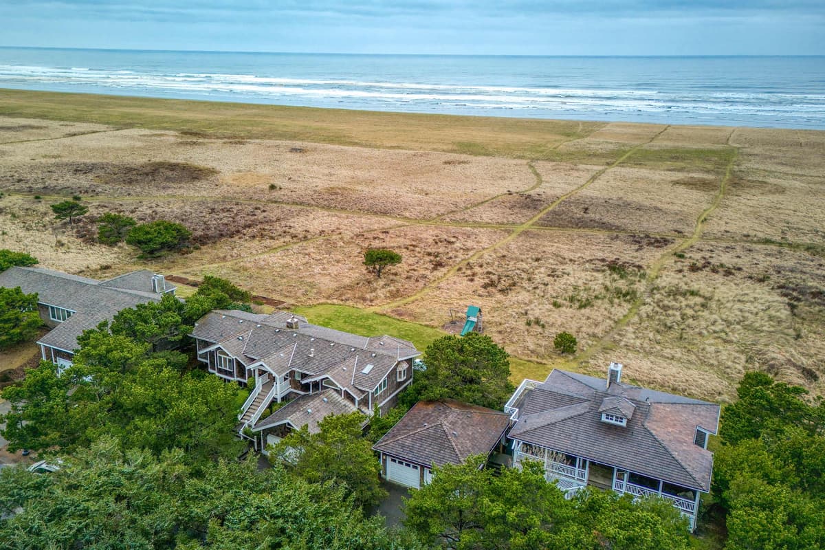 Elk Ridge - Lux Oceanfront Family Retreat Hot Tub — photo 53