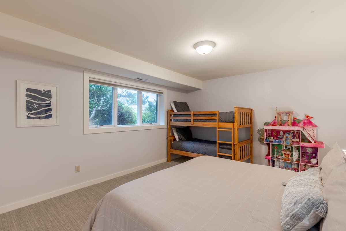 Elk Ridge - Lux Oceanfront Family Retreat Hot Tub — photo 37