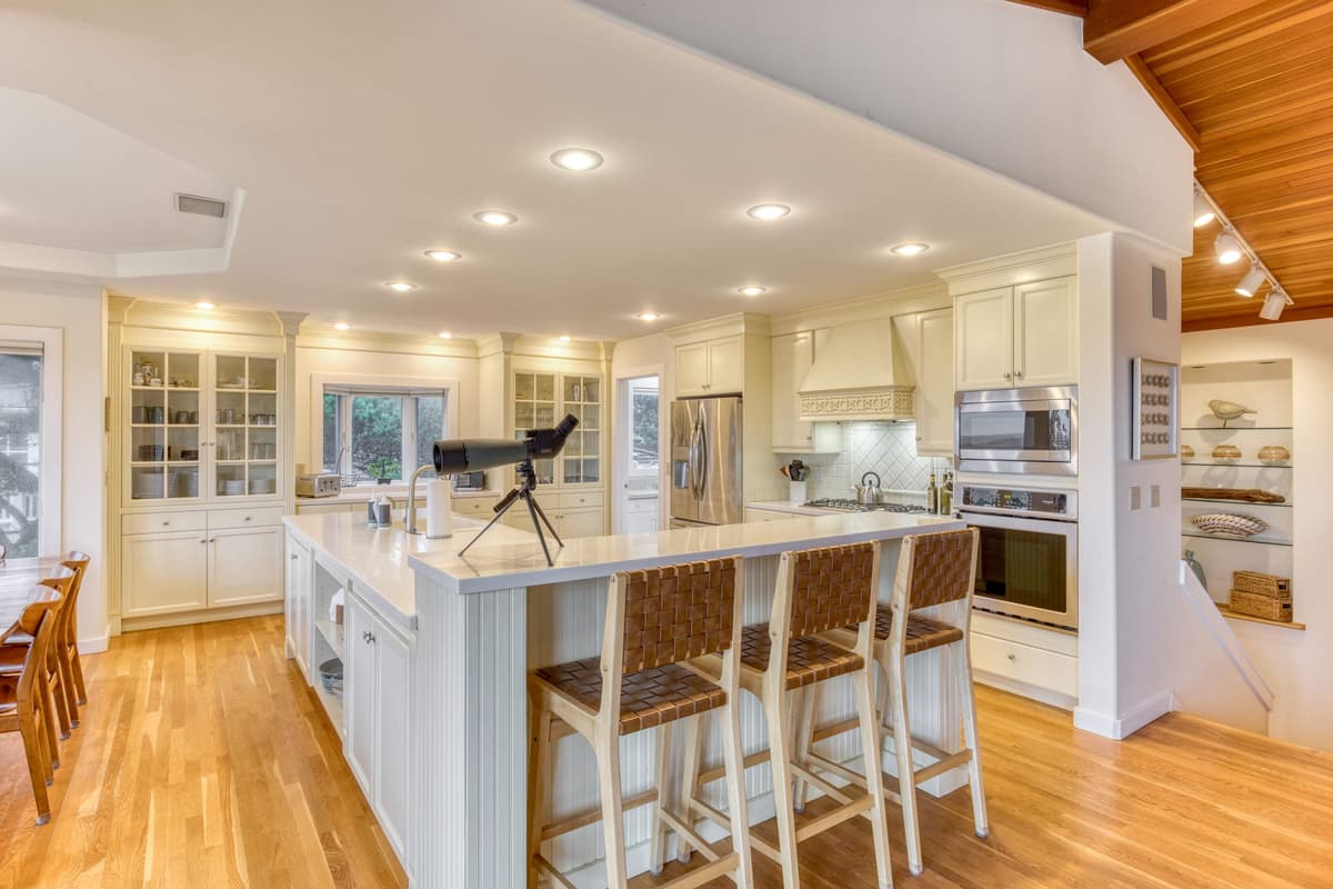 Elk Ridge - Lux Oceanfront Family Retreat Hot Tub — photo 12