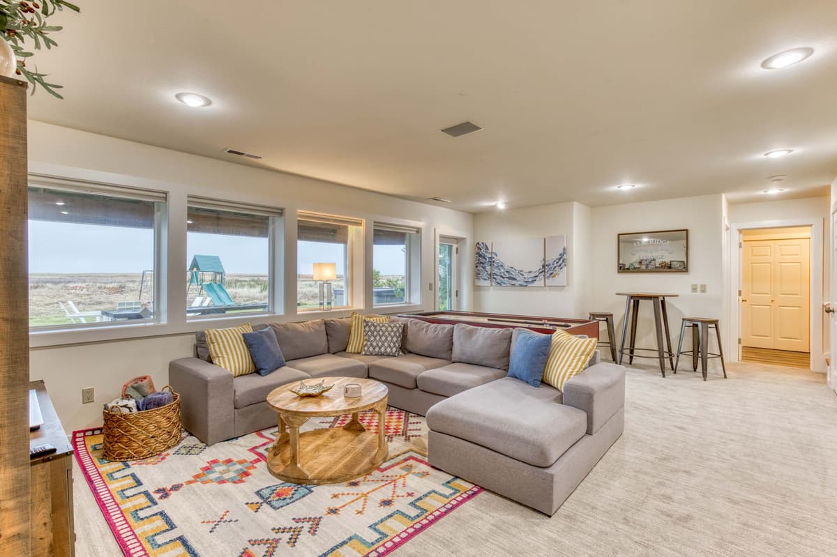 Elk Ridge - Lux Oceanfront Family Retreat Hot Tub — photo 33