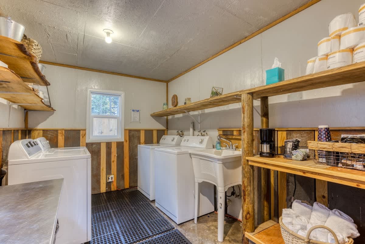 Entire Renovated Motel with Rustic Charm — photo 47