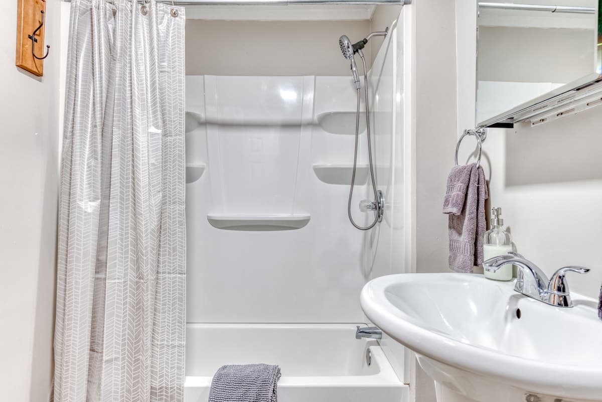 Entire Renovated Motel with Rustic Charm — photo 92