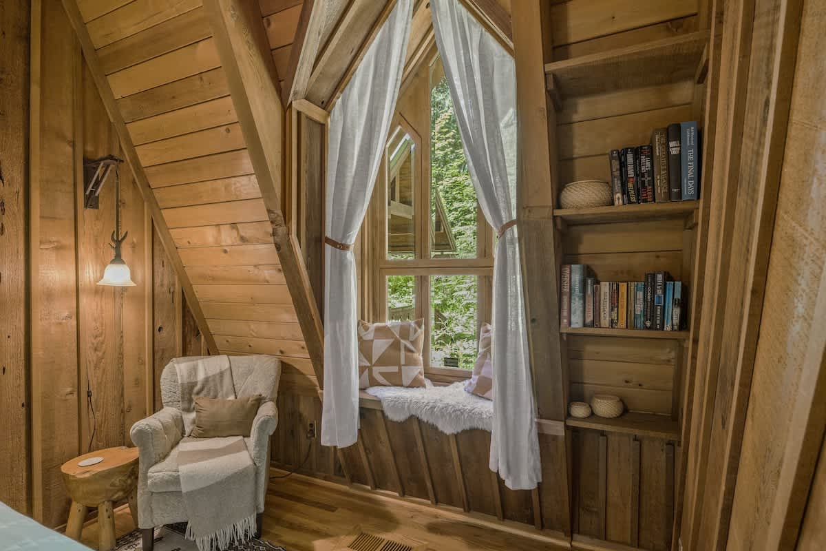 Forrest Lodge Luxe with Hot Tub & Sauna — photo 60