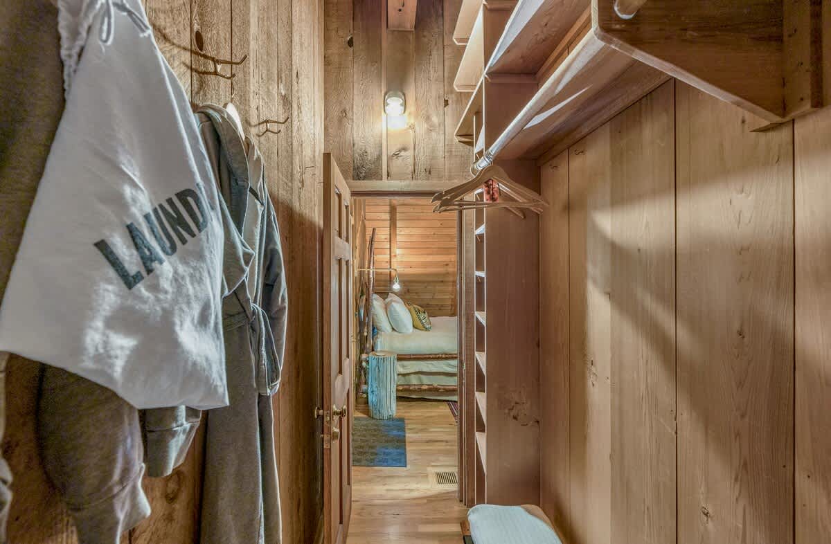 Forrest Lodge Luxe with Hot Tub & Sauna — photo 54