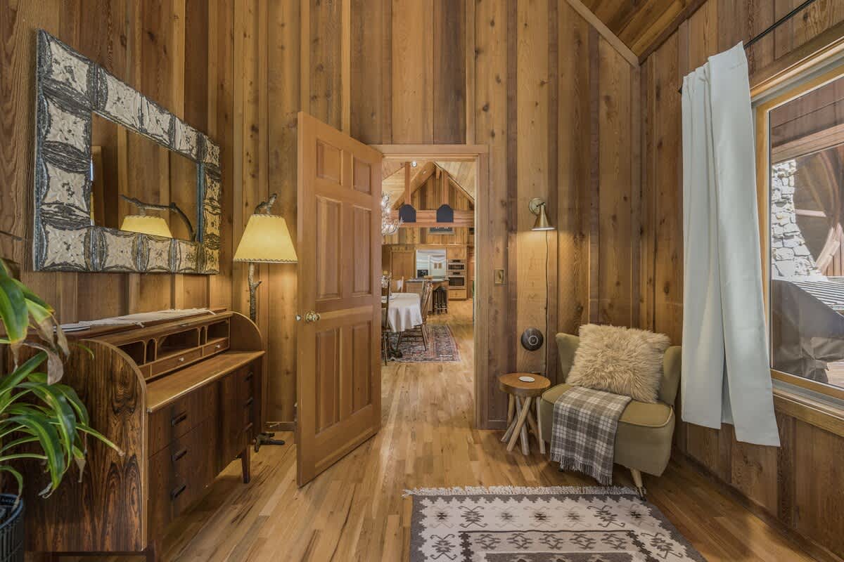 Forrest Lodge Luxe with Hot Tub & Sauna — photo 43