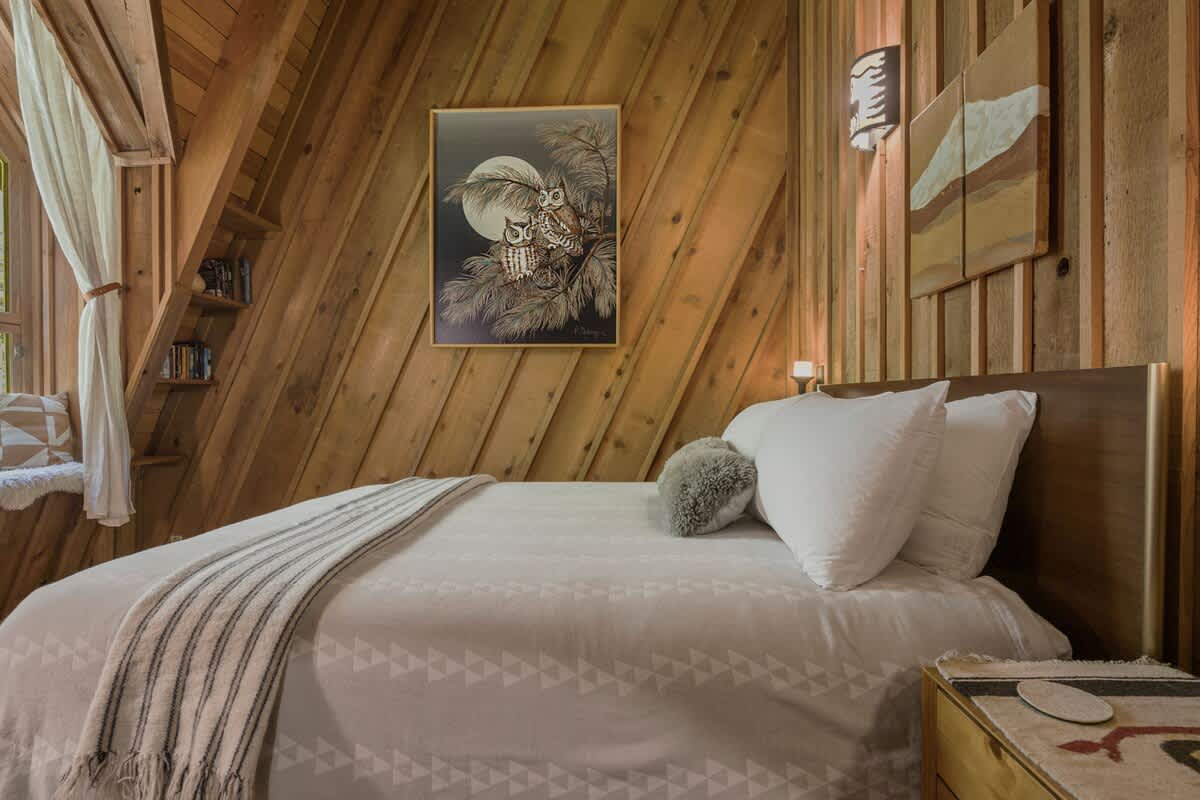 Forrest Lodge Luxe with Hot Tub & Sauna — photo 62