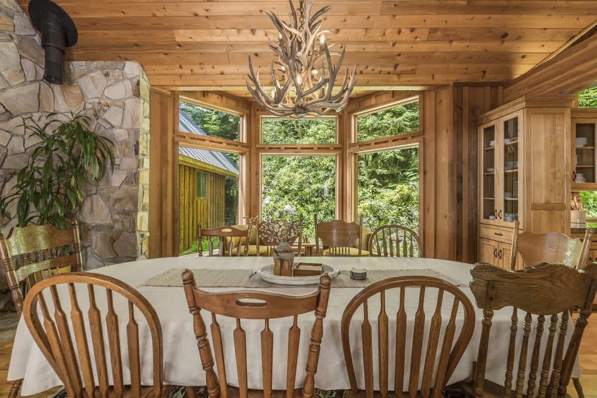 Forrest Lodge Luxe with Hot Tub & Sauna — photo 33