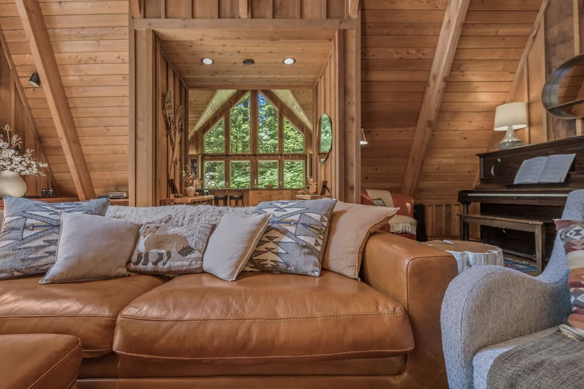 Forrest Lodge Luxe with Hot Tub & Sauna — photo 22