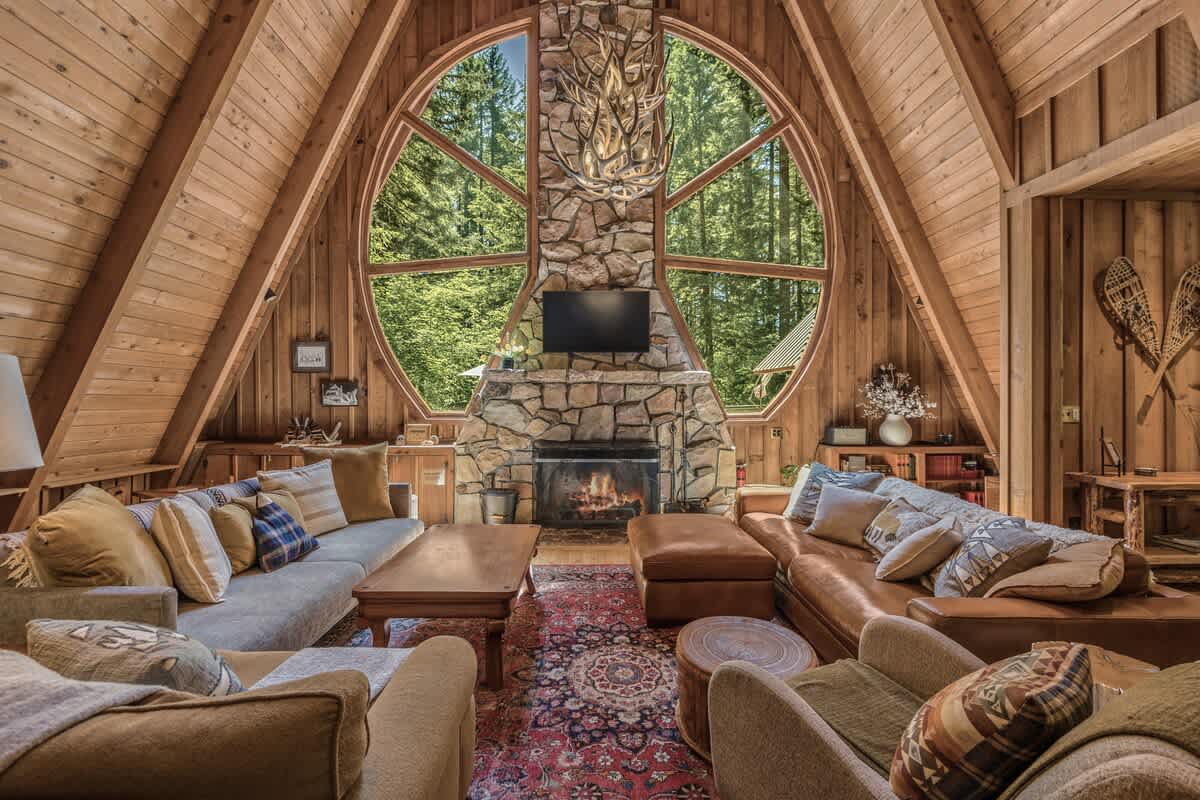 Forrest Lodge Large Private Luxury w Hot Tub — photo 2