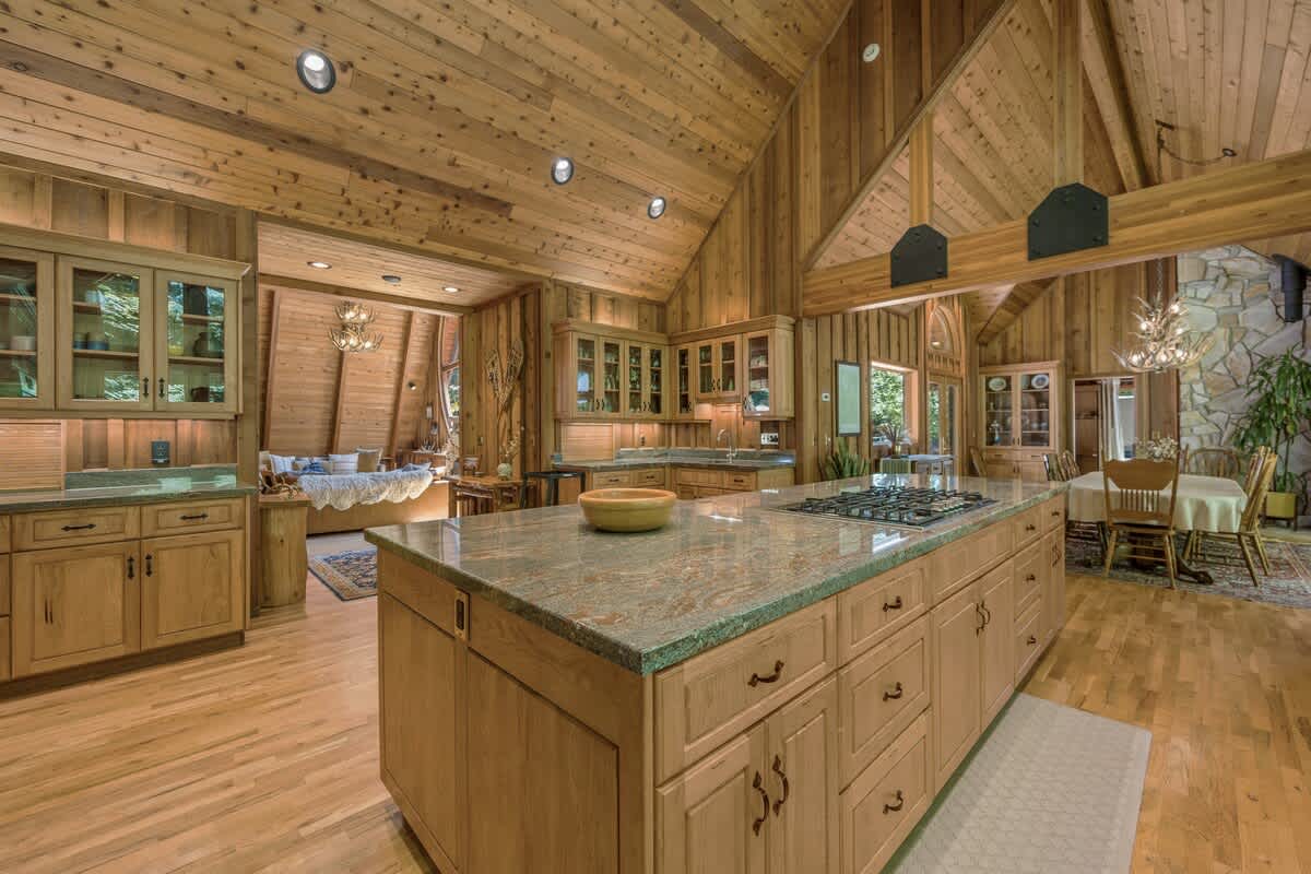 Forrest Lodge Luxe with Hot Tub & Sauna — photo 27