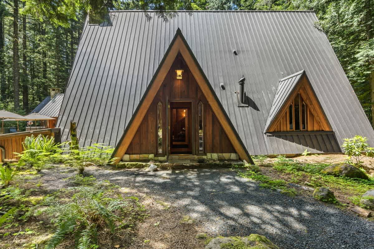 Forrest Lodge Luxe with Hot Tub & Sauna — photo 88