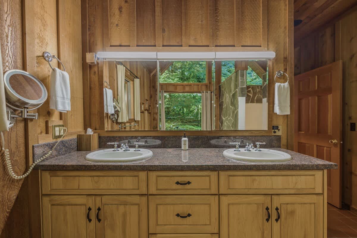 Forrest Lodge Luxe with Hot Tub & Sauna — photo 47