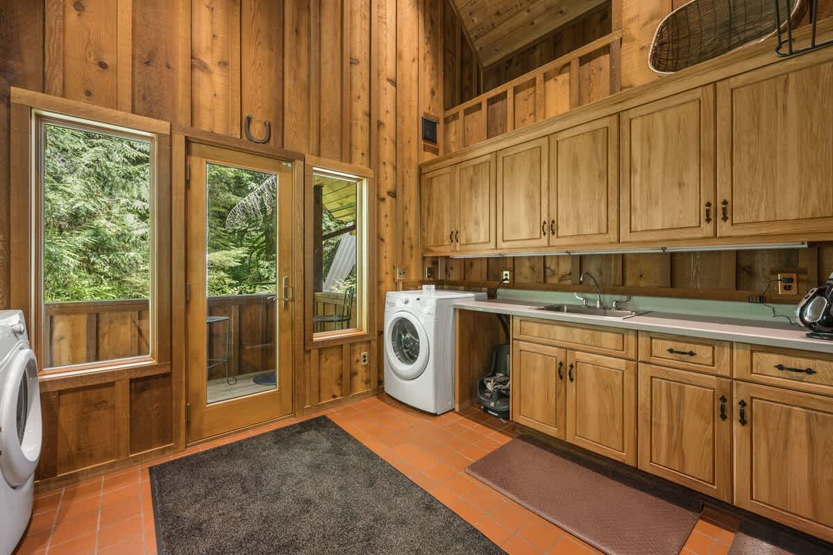 Forrest Lodge Luxe with Hot Tub & Sauna — photo 24