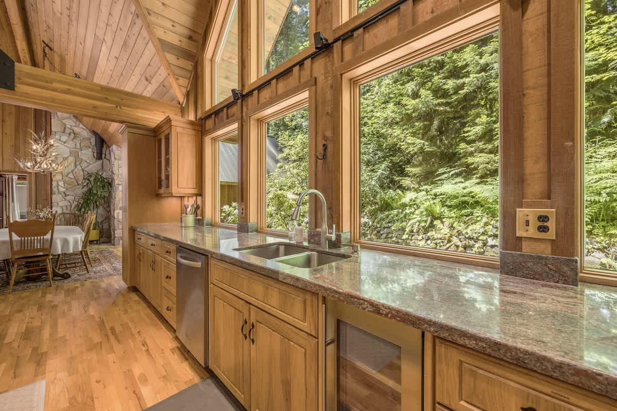Forrest Lodge Luxe with Hot Tub & Sauna — photo 25
