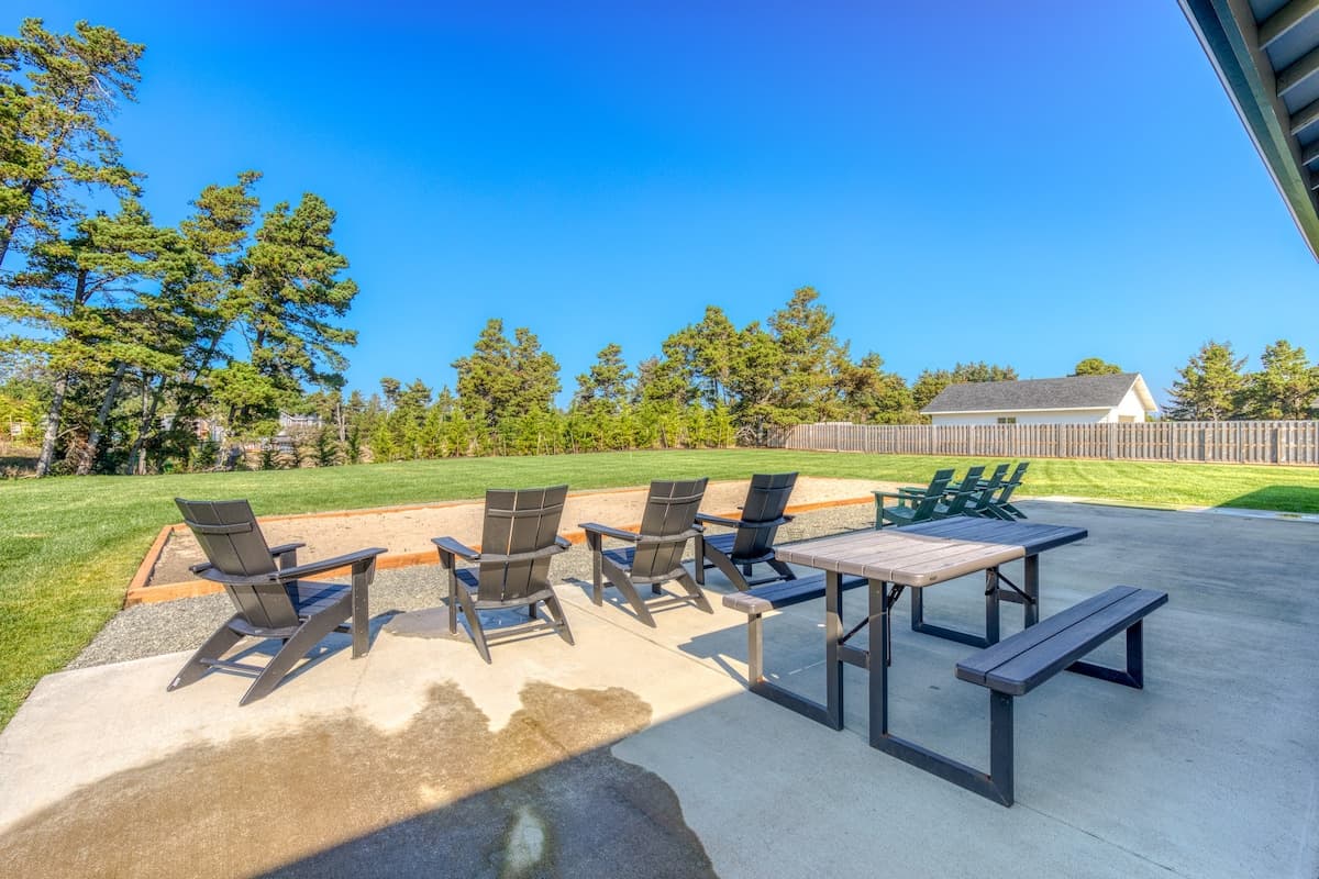 Gearhart Getaway: Hot Tub + Walk to the Beach — photo 43