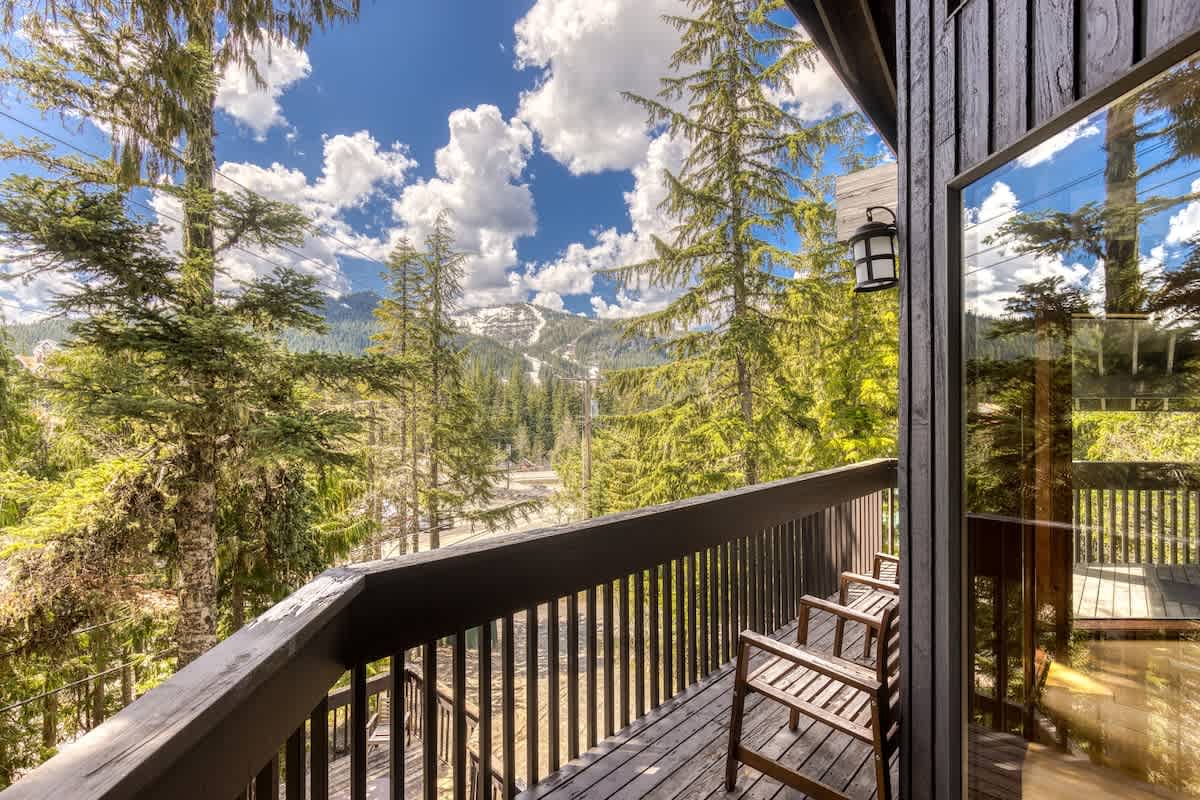 Great Blue Lodge - Scenic escape | Hot tub & sauna — photo 34