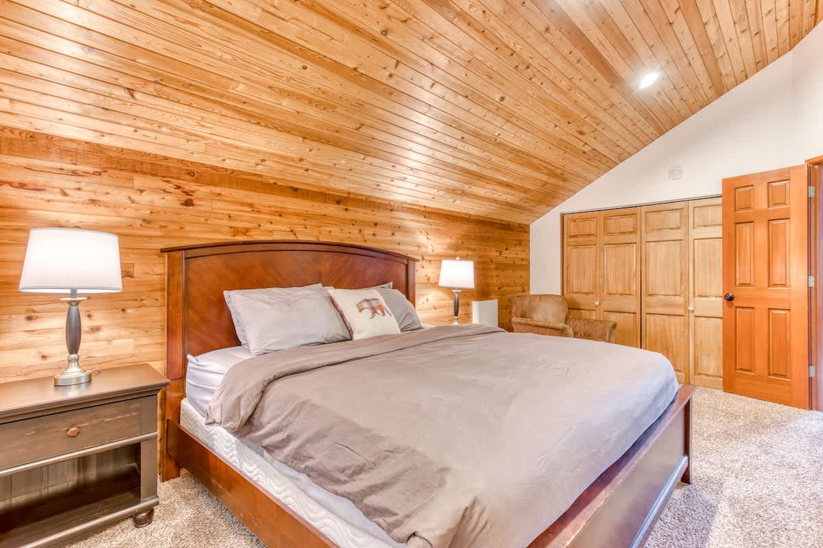 Great Blue Lodge - Scenic escape | Hot tub & sauna — photo 37