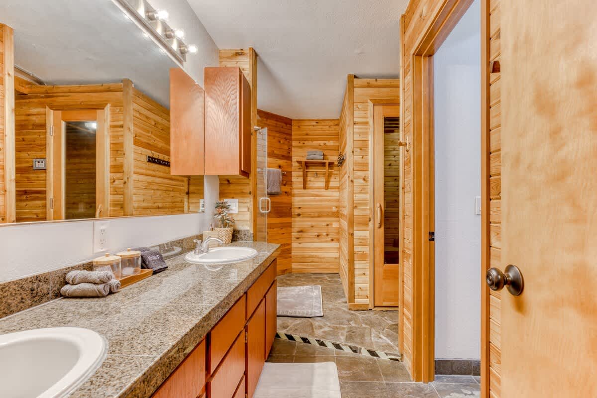 Great Blue Lodge - Scenic escape | Hot tub & sauna — photo 19