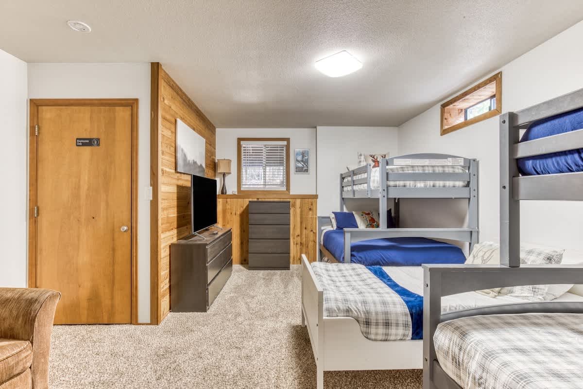 Great Blue Lodge - Scenic escape | Hot tub & sauna — photo 45