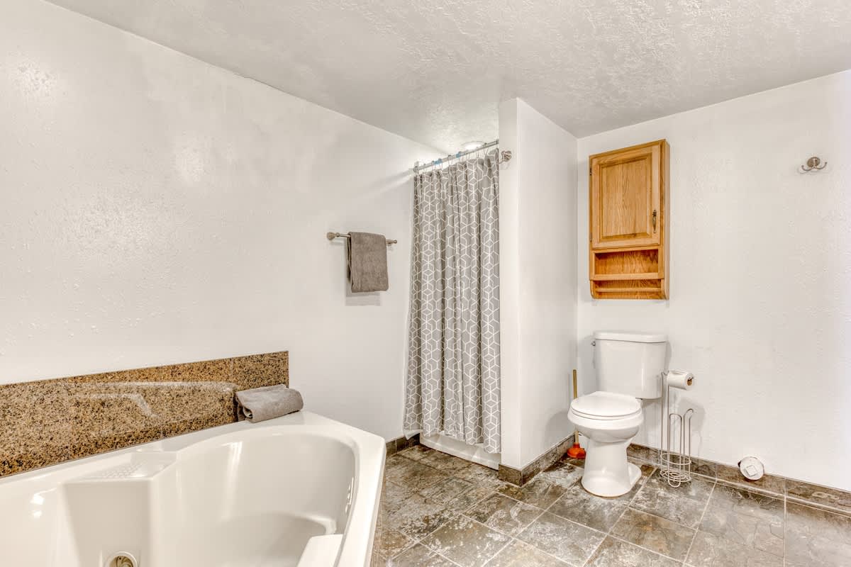 Great Blue Lodge - Scenic escape | Hot tub & sauna — photo 47