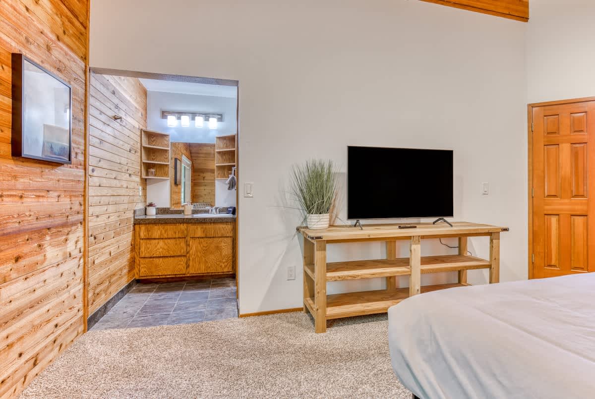 Great Blue Lodge - Scenic escape | Hot tub & sauna — photo 36