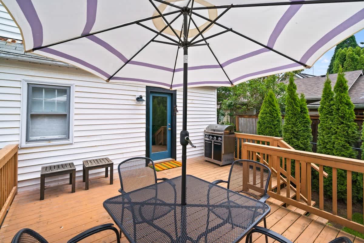 Happy House - Near 3rd Street wine getaway — photo 18