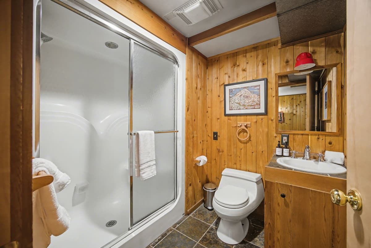 Holzhutte - Mid-century alpine retreat - Hot tub — photo 38