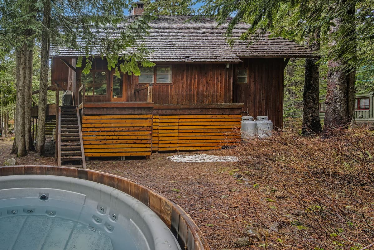 Holzhutte - Mid-century alpine retreat - Hot tub — photo 40