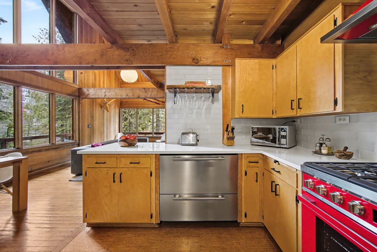 Holzhutte - Mid-century alpine retreat - Hot tub — photo 20