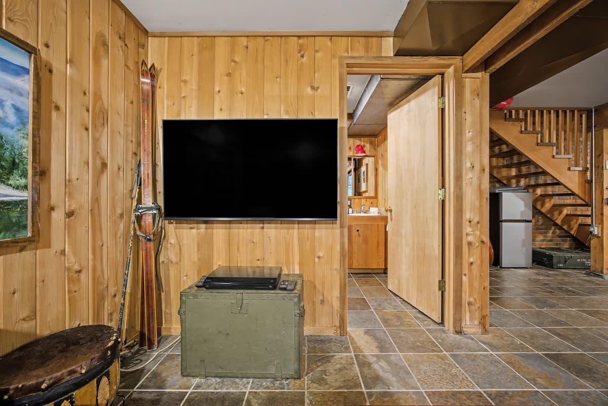 Holzhutte - Mid-century alpine retreat - Hot tub — photo 37