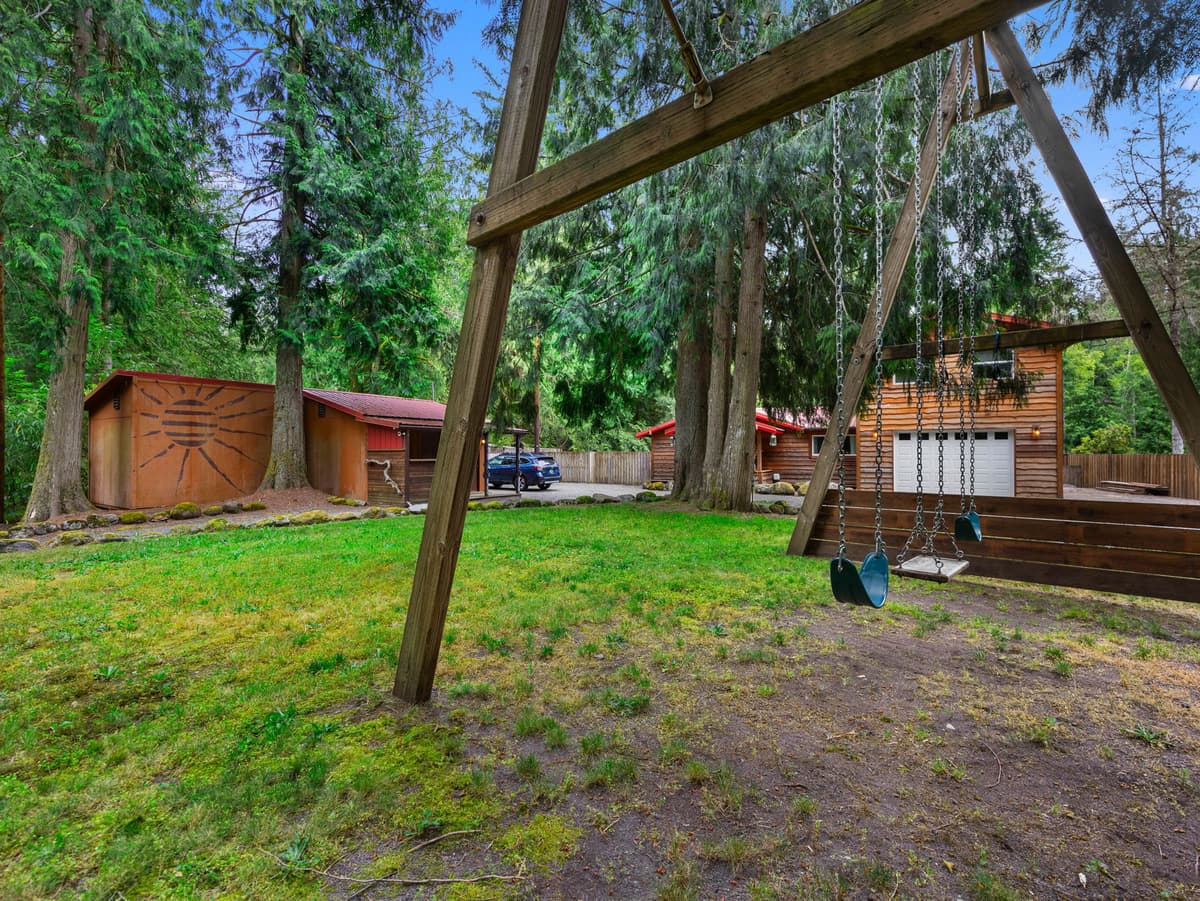 Howard's Hideaway Riverfront Pet Friendly Cabin — photo 60